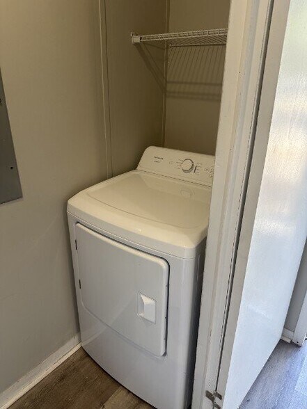 Building Photo - 1221 N Valrico Rd