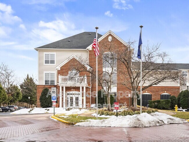 Building Photo - 4852 Eisenhower Ave