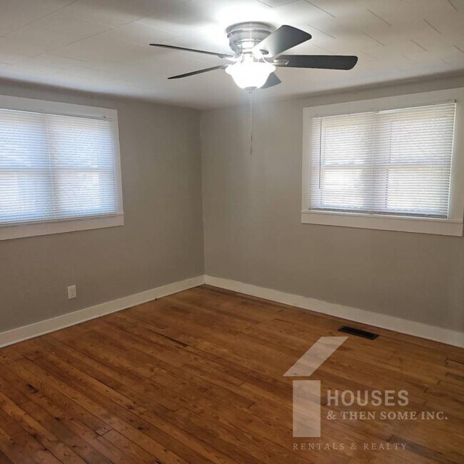 Building Photo - 250 Kirkland Ave