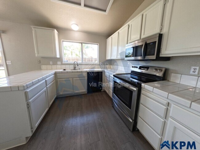 Building Photo - 663 Stoneridge Ct