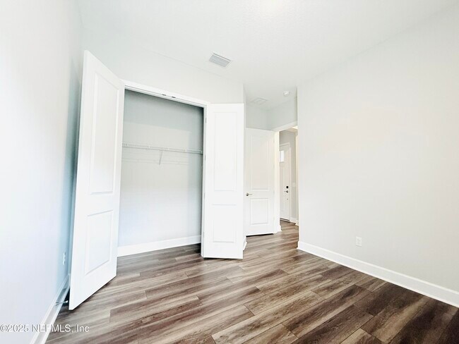 Building Photo - 10682 Aventura Dr