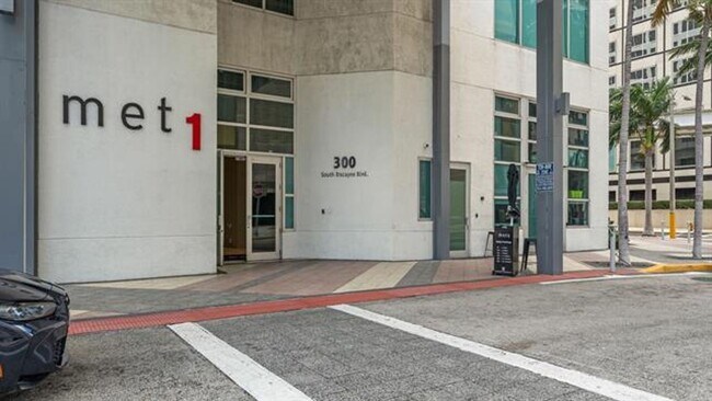 Building Photo - 300 S Biscayne Blvd