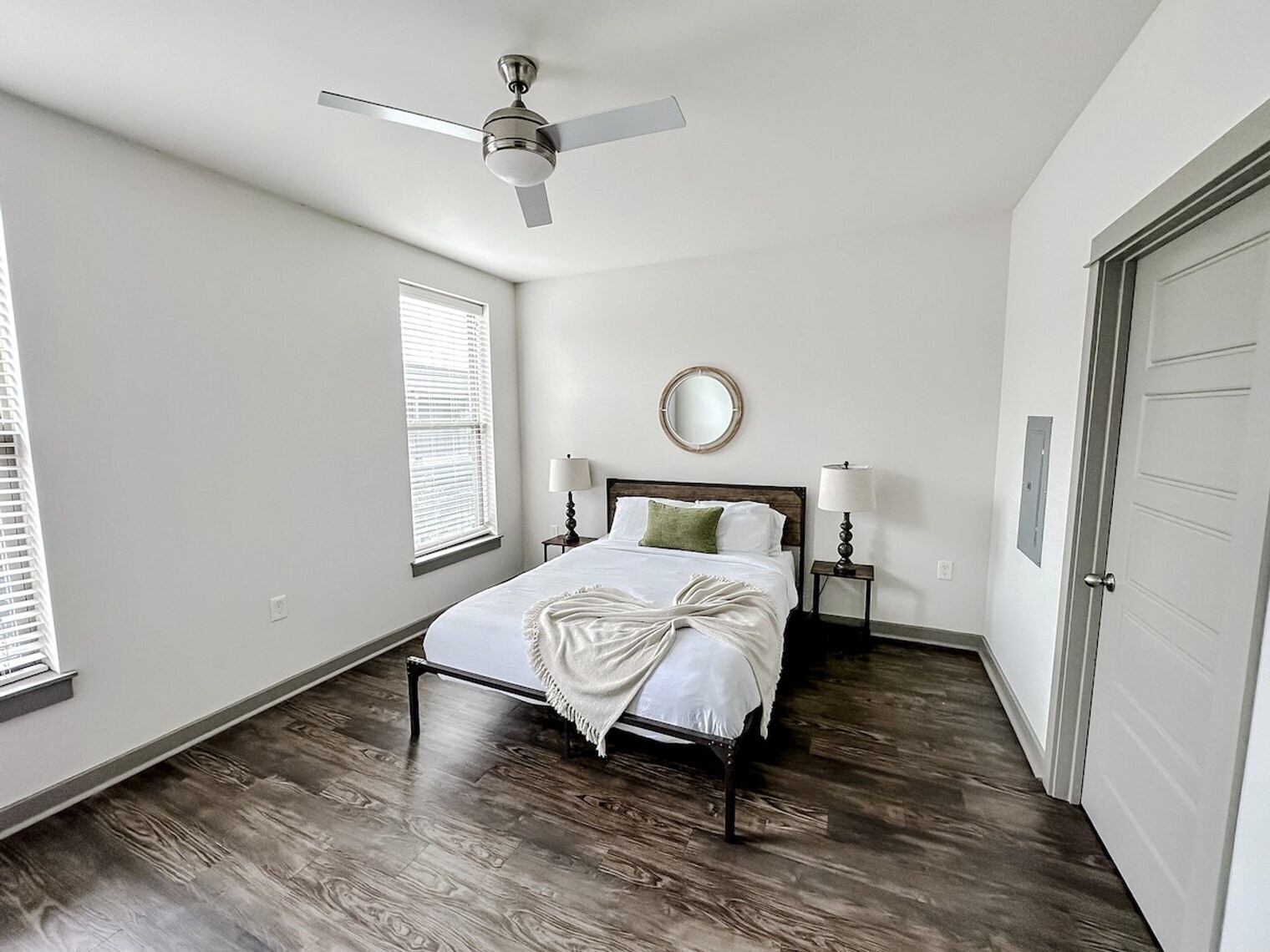 Building Photo - 111 E 4th St