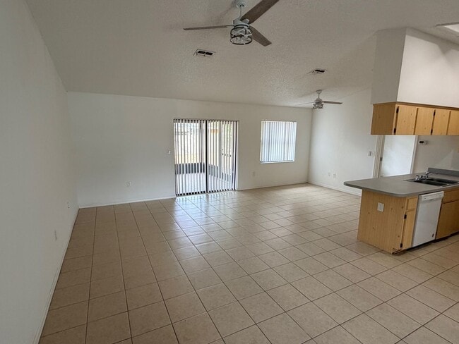 Building Photo - READY TO MOVE INTO 3/2/2 WITH IDEAL LOCATION!!!!
