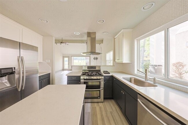 Building Photo - 20 N Timber Top Dr