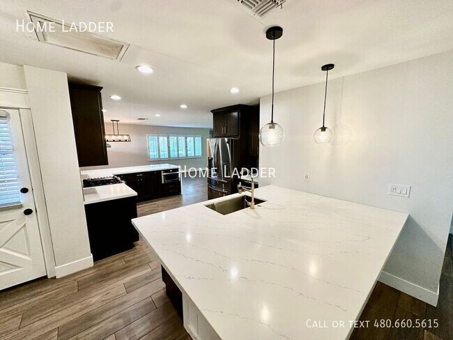 Building Photo - 4728 E Edgemont Ave