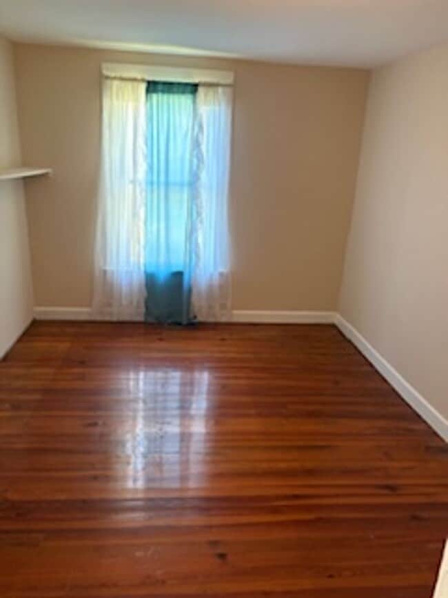 Building Photo - Charming 3-Bedroom Home with Spacious Yard...