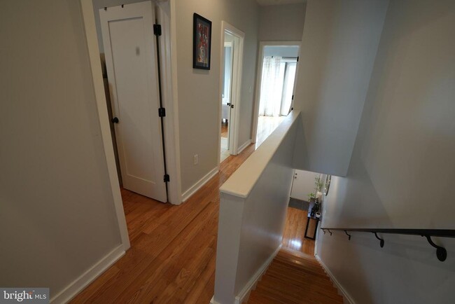 Building Photo - 341 Cantrell St