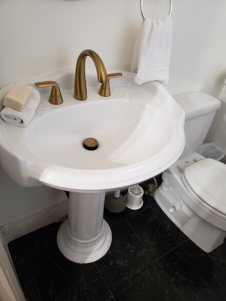 Serenity Room $1400 - 2374 Mission Inn Ave