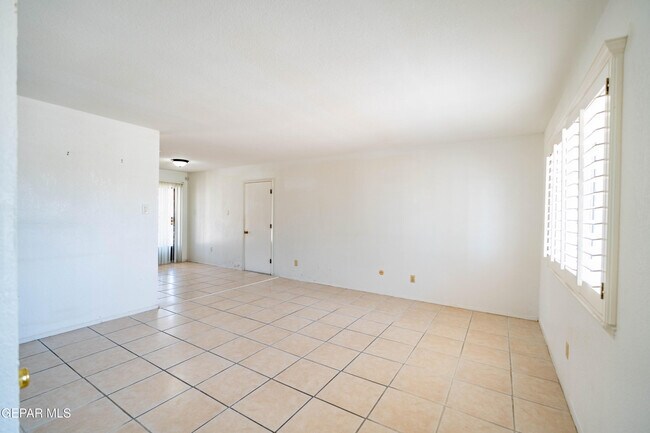 Building Photo - 11516 Meadowbrook Dr