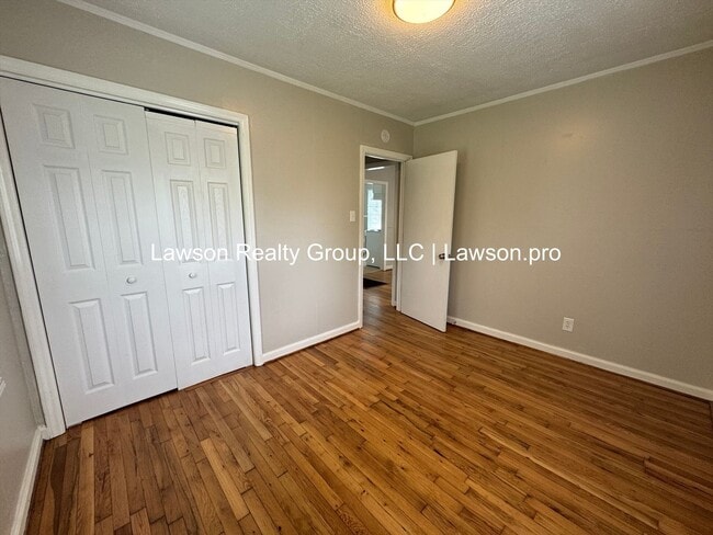 Building Photo - Affordable & Updated Three Bedroom in Salem!