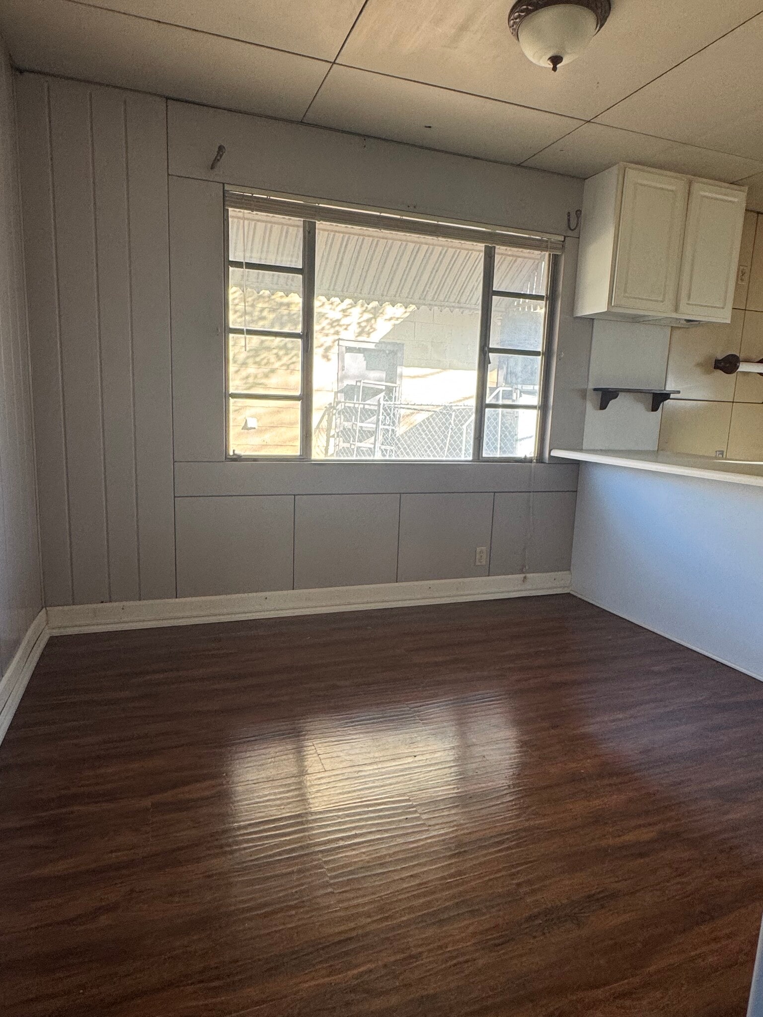 Building Photo - 2119 W Sherwood Ave