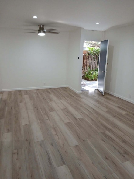 Building Photo - 533 S Hudson Ave