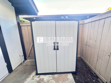 Building Photo - Luxury Living Made Easy: Your Tustin 2-Bedroom Condo Awaits with a Pool and Tennis Courts