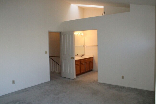 Building Photo - Waterfront Townhome In Pittsburg with Dock...