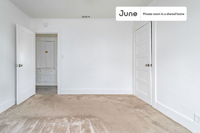 Building Photo - Room in Shared 4 bed/2 bath home