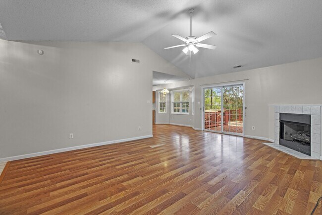 Building Photo - Cul-de-Sac Retreat with Vaulted Ceilings, Fireplace & Large Deck