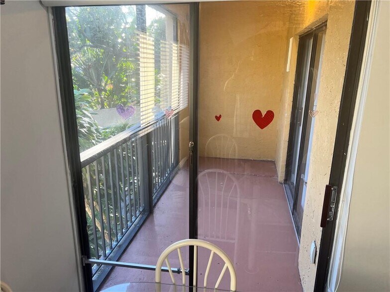 Building Photo - 2550 SW 18th Ter