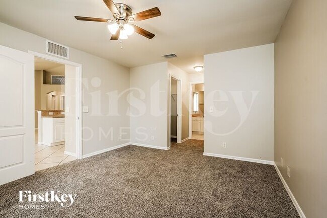 Building Photo - 715 Bennington Dr