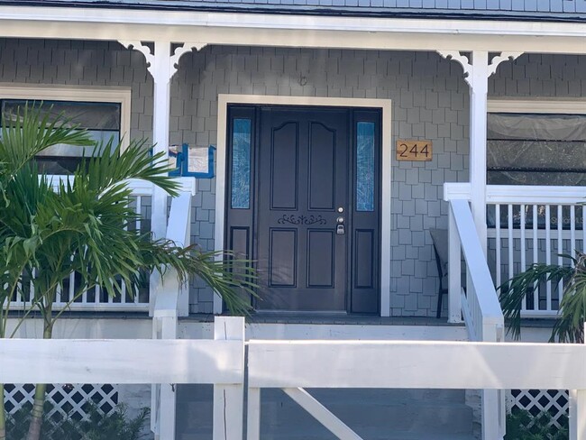 Building Photo - 244 Lexington Dr