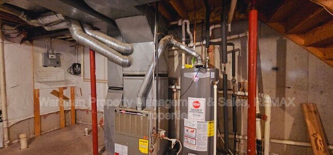 Building Photo - 6555 Holt Dr