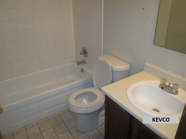 Building Photo - Beautiful Three Bedroom Home!