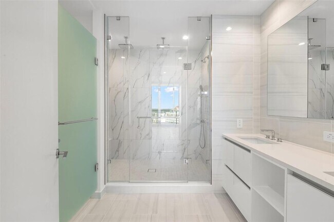 Building Photo - 400 Central Ave