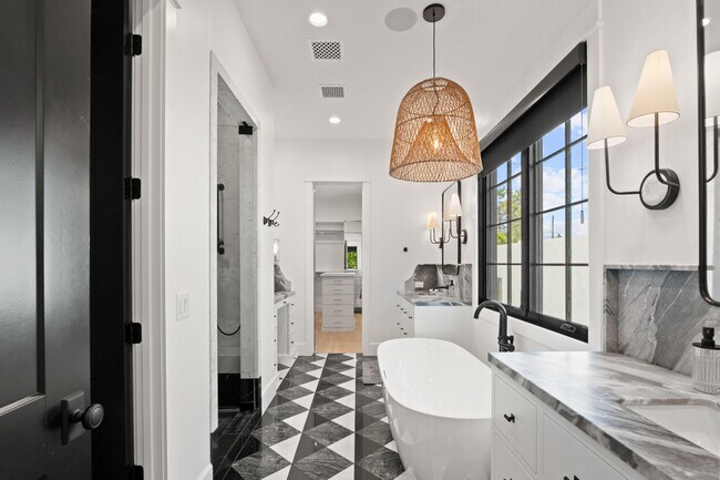 Building Photo - 5309 N 33rd St