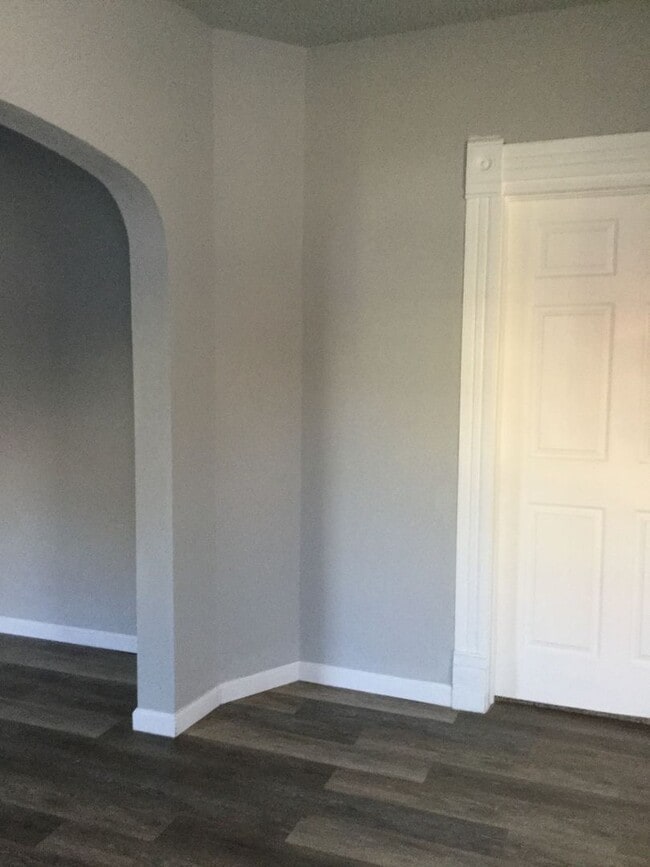 Building Photo - 2+ Bedroom home Near Downtown!