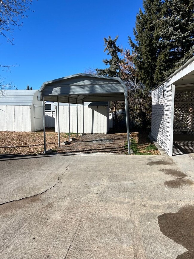 Building Photo - Duplex in SW Redmond