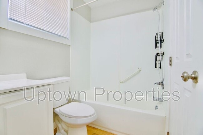 Building Photo - 466 N Adair St