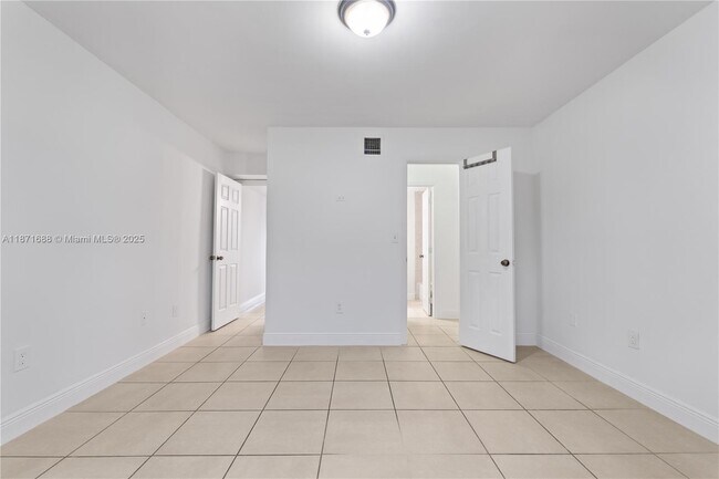 Building Photo - 2660 W 76th St