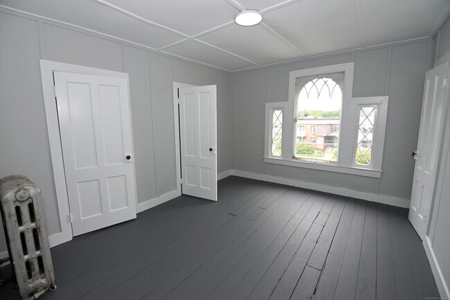 Building Photo - 137 Deer Hill Ave