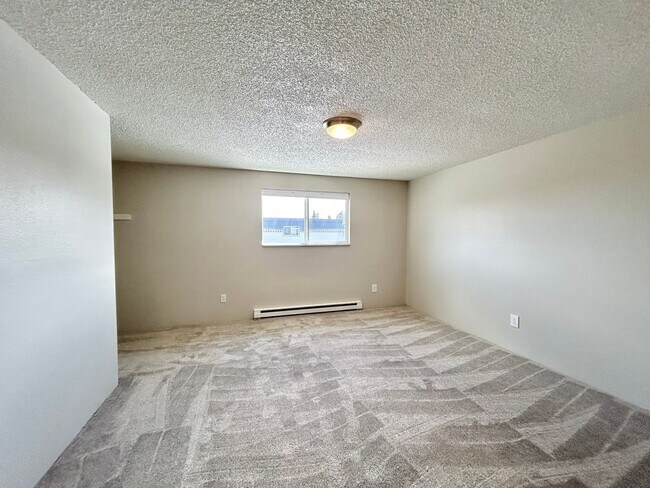 Building Photo - Charming 2 Bed, 1 Bath Canby Townhouse-Style Duplex!