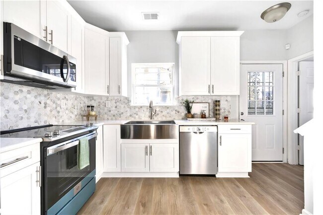 Building Photo - 56 Holly Rd NW