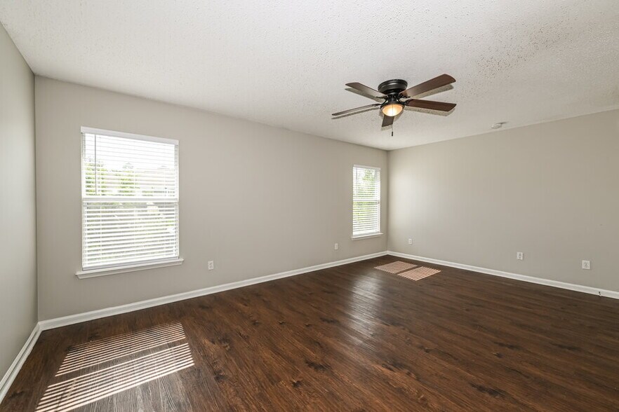 Building Photo - 14027 Crestwick Dr W