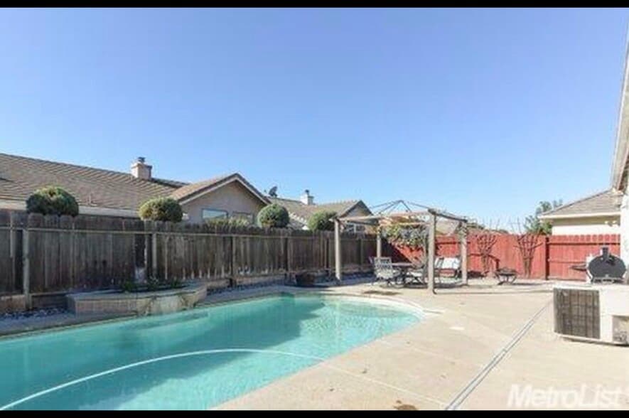 Building Photo - 1634 Sierra Creek Dr