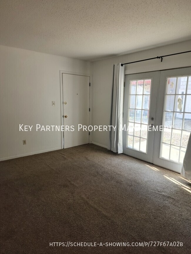 Building Photo - 130 Warner-6