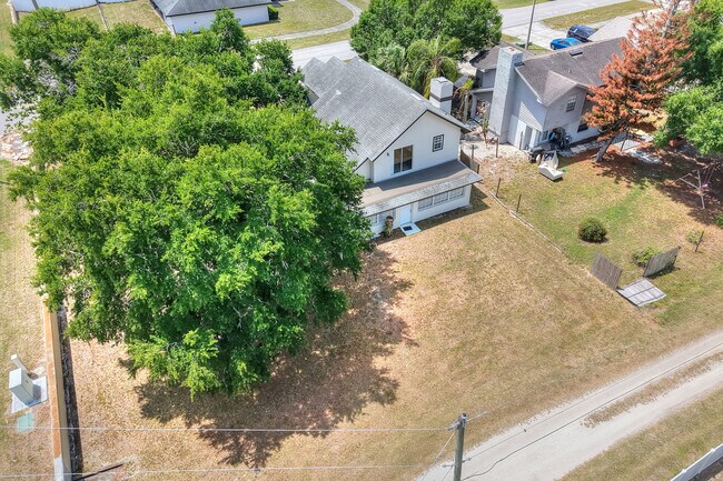 Building Photo - 802 Arietta Cir N