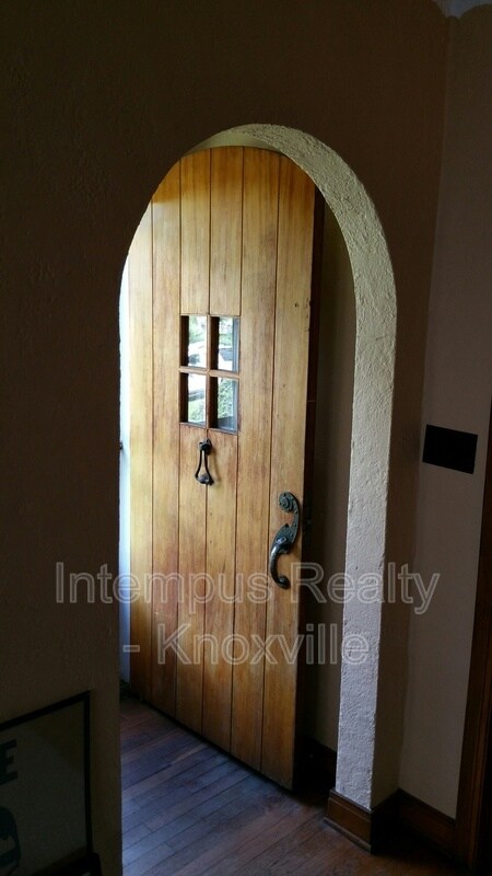 Building Photo - 2103 Fairmont Blvd