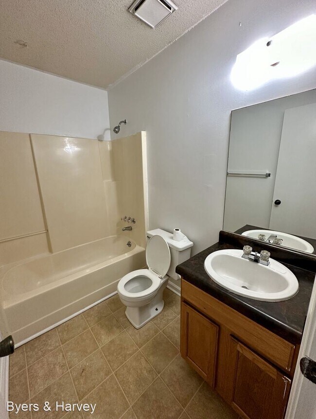 Building Photo - 3 br, 2 bath House - 1330 Courtney Drive