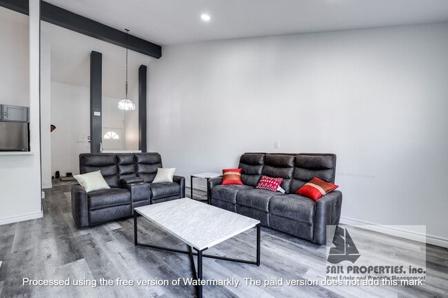 Building Photo - Stylish 3-Bedroom Condo in Gated Torrance ...