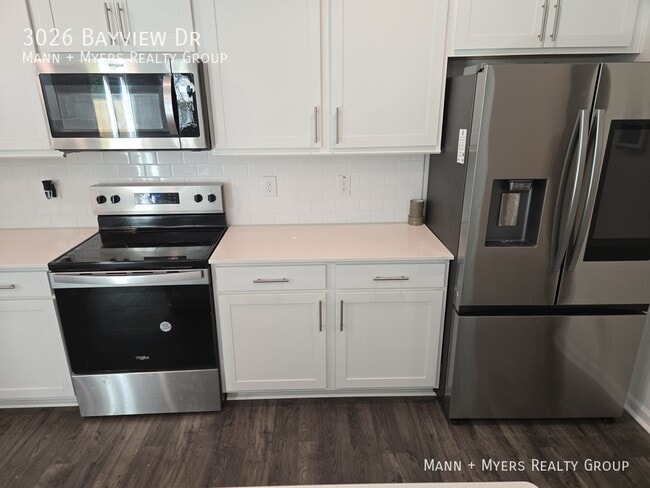 Building Photo - 3026 Bayview Dr