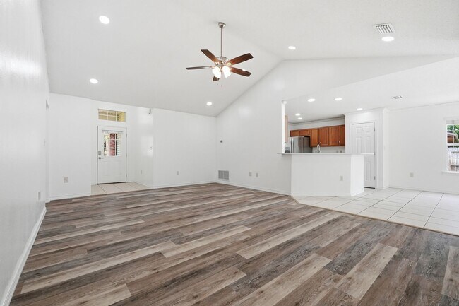 Building Photo - Renovated Home in Niceville!