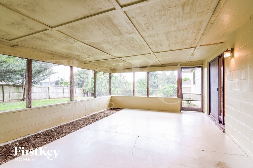 Building Photo - 5017 Kingswood Dr