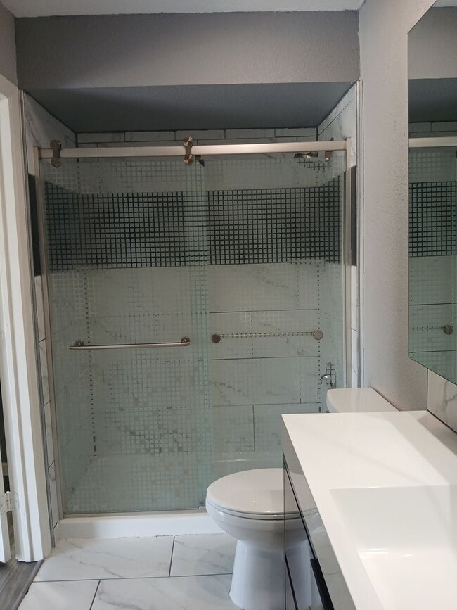 Building Photo - (50% OFF 1st MONTHS RENT) 2nd Floor Condo 1 Bedroom and 1 Bath