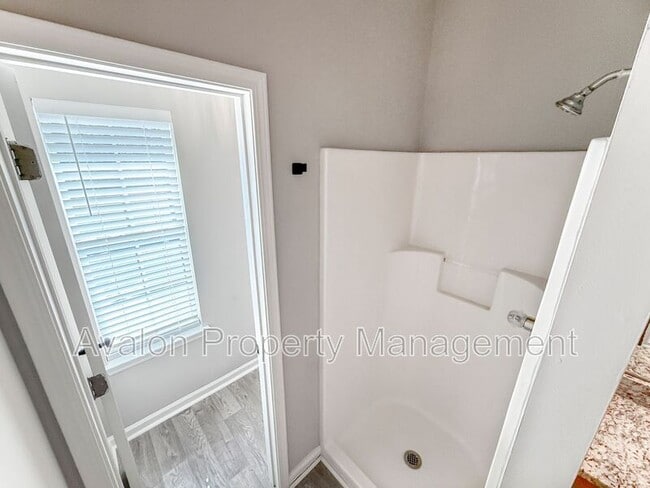 Building Photo - 282 Bonnes Dr SW