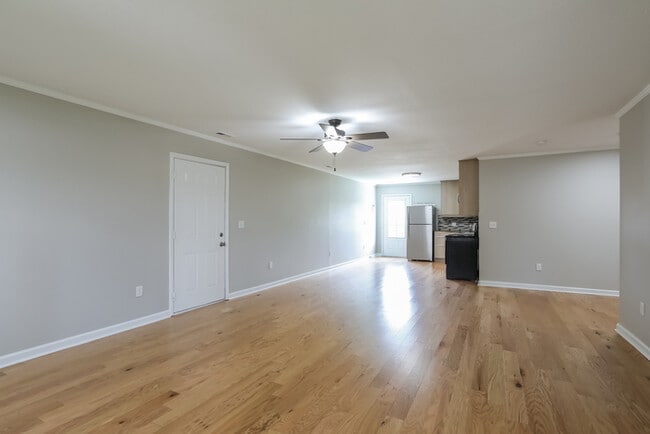 Building Photo - 3 Bedroom Home on Corner Lot