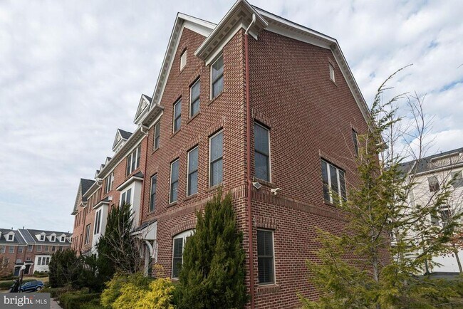 Building Photo - 3309 S Kemper Rd