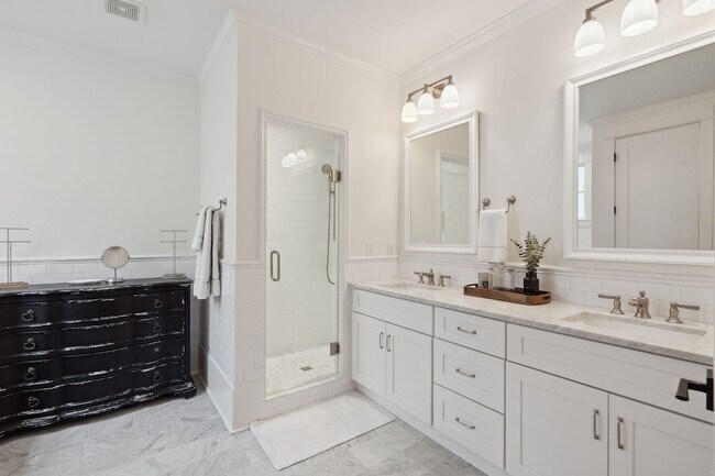 Building Photo - 1226 Adams St